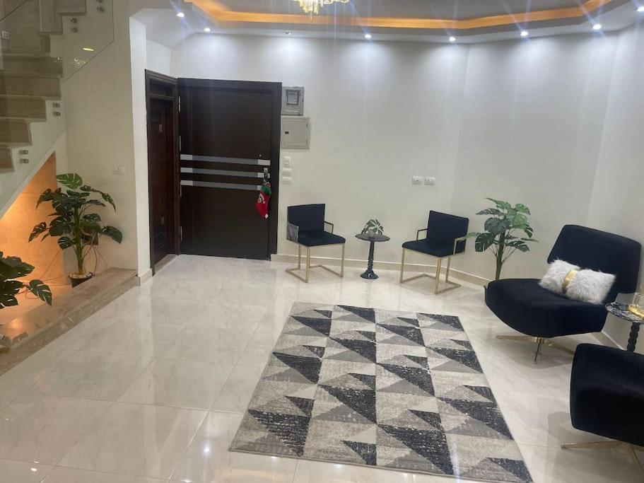 Duplex At Golden Square *