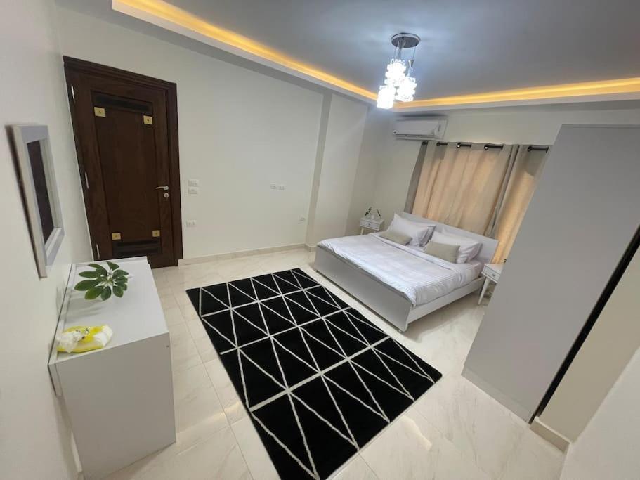 Duplex At Golden Square Appartamento Il Cairo